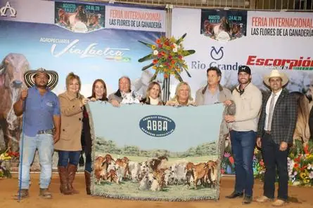 Hacienda Monterrey recibiendo un reconocimiento en feria